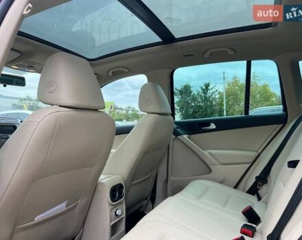 Красный Фольксваген Тигуан, объемом двигателя 1.98 л и пробегом 175 тыс. км за 13800 $, фото 17 на Automoto.ua