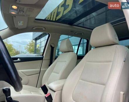 Красный Фольксваген Тигуан, объемом двигателя 1.98 л и пробегом 175 тыс. км за 13800 $, фото 19 на Automoto.ua