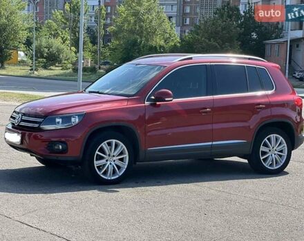Червоний Фольксваген Тігуан, об'ємом двигуна 2 л та пробігом 91 тис. км за 13500 $, фото 4 на Automoto.ua