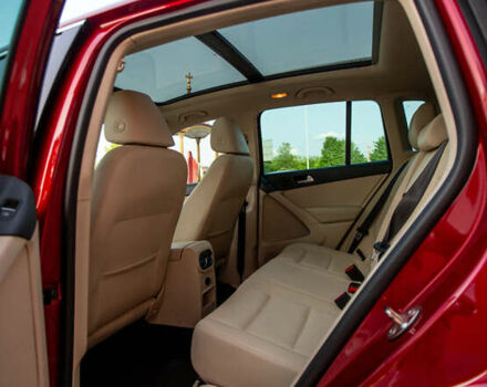 Красный Фольксваген Тигуан, объемом двигателя 1.98 л и пробегом 159 тыс. км за 13300 $, фото 17 на Automoto.ua