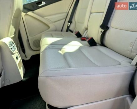 Красный Фольксваген Тигуан, объемом двигателя 2 л и пробегом 236 тыс. км за 12550 $, фото 52 на Automoto.ua