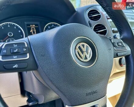 Красный Фольксваген Тигуан, объемом двигателя 2 л и пробегом 236 тыс. км за 12550 $, фото 57 на Automoto.ua