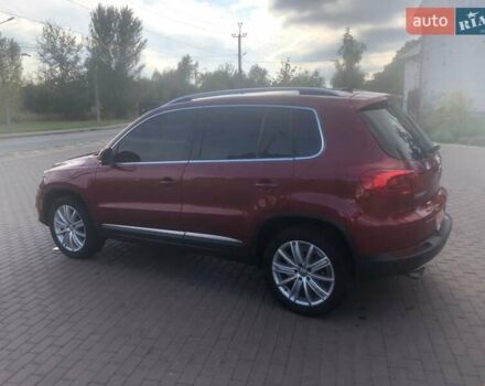 Красный Фольксваген Тигуан, объемом двигателя 2 л и пробегом 177 тыс. км за 12700 $, фото 5 на Automoto.ua