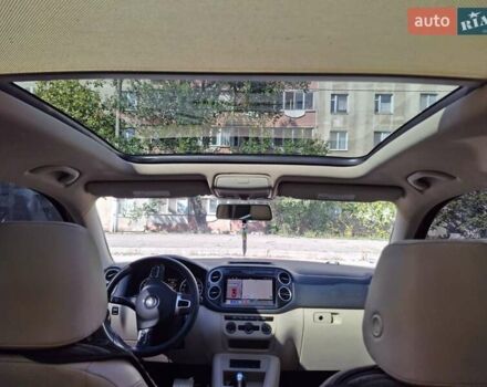 Красный Фольксваген Тигуан, объемом двигателя 1.98 л и пробегом 161 тыс. км за 14900 $, фото 6 на Automoto.ua