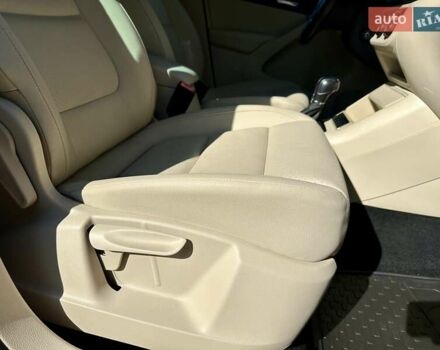 Красный Фольксваген Тигуан, объемом двигателя 2 л и пробегом 236 тыс. км за 12550 $, фото 44 на Automoto.ua