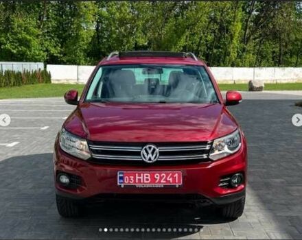 Красный Фольксваген Тигуан, объемом двигателя 2 л и пробегом 205 тыс. км за 12000 $, фото 1 на Automoto.ua