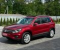 Красный Фольксваген Тигуан, объемом двигателя 2 л и пробегом 205 тыс. км за 12000 $, фото 1 на Automoto.ua