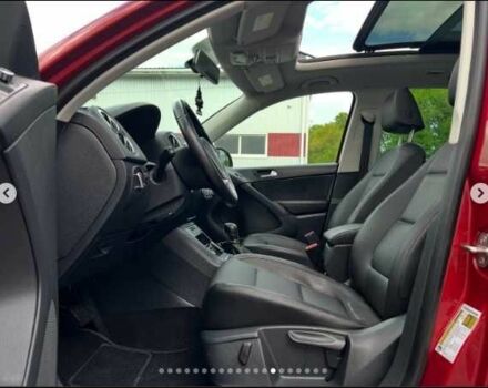 Красный Фольксваген Тигуан, объемом двигателя 2 л и пробегом 205 тыс. км за 12000 $, фото 13 на Automoto.ua