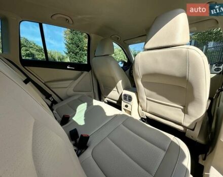 Красный Фольксваген Тигуан, объемом двигателя 2 л и пробегом 236 тыс. км за 12550 $, фото 35 на Automoto.ua