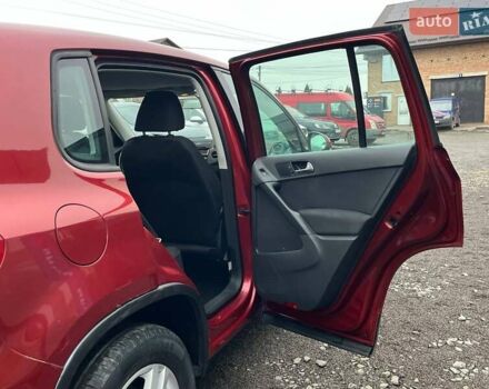 Червоний Фольксваген Тігуан, об'ємом двигуна 2 л та пробігом 142 тис. км за 7900 $, фото 23 на Automoto.ua