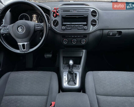 Красный Фольксваген Тигуан, объемом двигателя 1.98 л и пробегом 160 тыс. км за 12000 $, фото 11 на Automoto.ua