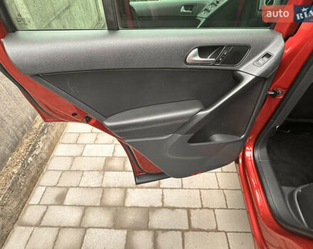 Червоний Фольксваген Тігуан, об'ємом двигуна 1.98 л та пробігом 167 тис. км за 11300 $, фото 13 на Automoto.ua