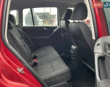 Червоний Фольксваген Тігуан, об'ємом двигуна 2 л та пробігом 142 тис. км за 7900 $, фото 25 на Automoto.ua