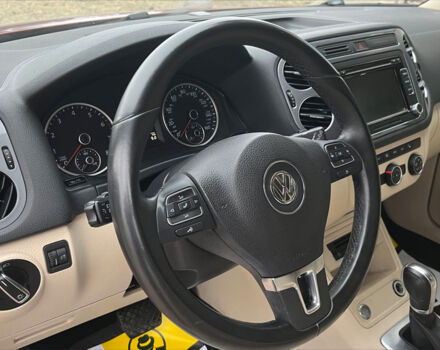 Красный Фольксваген Тигуан, объемом двигателя 2 л и пробегом 231 тыс. км за 12999 $, фото 13 на Automoto.ua