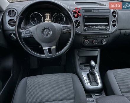 Красный Фольксваген Тигуан, объемом двигателя 1.98 л и пробегом 160 тыс. км за 12000 $, фото 12 на Automoto.ua