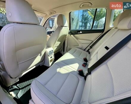 Красный Фольксваген Тигуан, объемом двигателя 2 л и пробегом 236 тыс. км за 12550 $, фото 53 на Automoto.ua