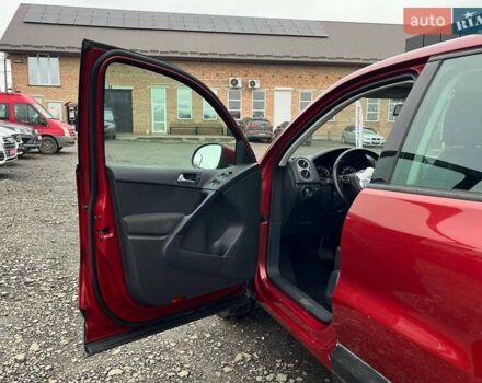 Червоний Фольксваген Тігуан, об'ємом двигуна 2 л та пробігом 142 тис. км за 7900 $, фото 5 на Automoto.ua