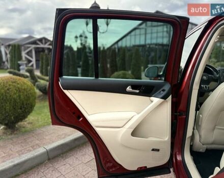 Красный Фольксваген Тигуан, объемом двигателя 1.98 л и пробегом 181 тыс. км за 13499 $, фото 79 на Automoto.ua