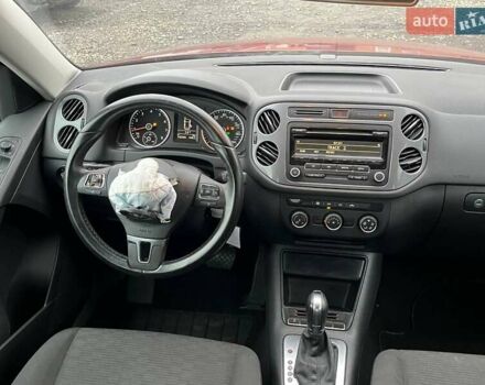 Червоний Фольксваген Тігуан, об'ємом двигуна 2 л та пробігом 142 тис. км за 7900 $, фото 26 на Automoto.ua