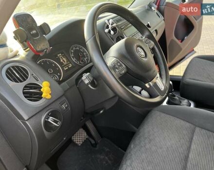 Красный Фольксваген Тигуан, объемом двигателя 1.98 л и пробегом 91 тыс. км за 13000 $, фото 2 на Automoto.ua