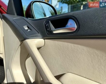 Красный Фольксваген Тигуан, объемом двигателя 2 л и пробегом 236 тыс. км за 12550 $, фото 42 на Automoto.ua