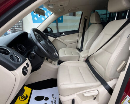 Красный Фольксваген Тигуан, объемом двигателя 2 л и пробегом 231 тыс. км за 12999 $, фото 12 на Automoto.ua