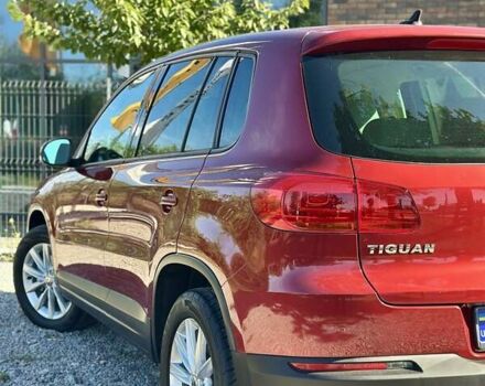 Красный Фольксваген Тигуан, объемом двигателя 2 л и пробегом 236 тыс. км за 12550 $, фото 27 на Automoto.ua