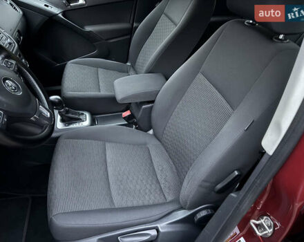 Красный Фольксваген Тигуан, объемом двигателя 1.98 л и пробегом 160 тыс. км за 12000 $, фото 10 на Automoto.ua