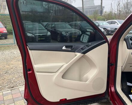 Красный Фольксваген Тигуан, объемом двигателя 2 л и пробегом 231 тыс. км за 12999 $, фото 9 на Automoto.ua