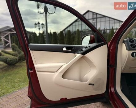 Красный Фольксваген Тигуан, объемом двигателя 1.98 л и пробегом 181 тыс. км за 13499 $, фото 38 на Automoto.ua