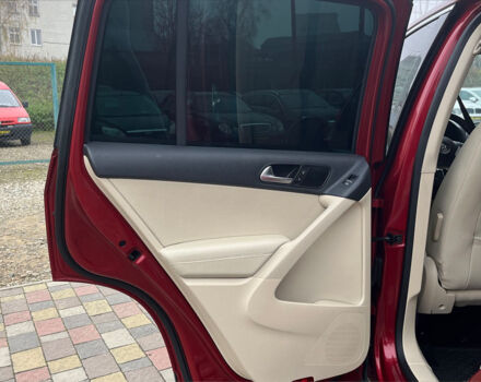 Красный Фольксваген Тигуан, объемом двигателя 2 л и пробегом 231 тыс. км за 12999 $, фото 14 на Automoto.ua