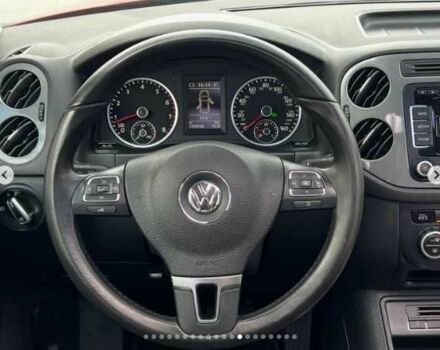 Красный Фольксваген Тигуан, объемом двигателя 2 л и пробегом 205 тыс. км за 12000 $, фото 12 на Automoto.ua