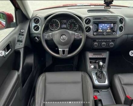 Красный Фольксваген Тигуан, объемом двигателя 2 л и пробегом 205 тыс. км за 12000 $, фото 11 на Automoto.ua