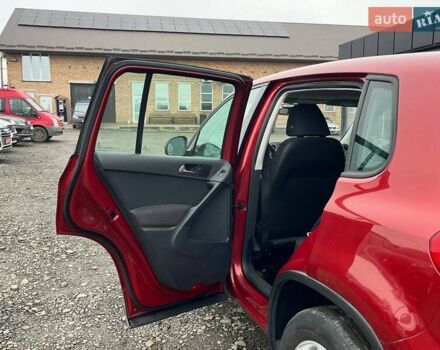 Червоний Фольксваген Тігуан, об'ємом двигуна 2 л та пробігом 142 тис. км за 7900 $, фото 17 на Automoto.ua