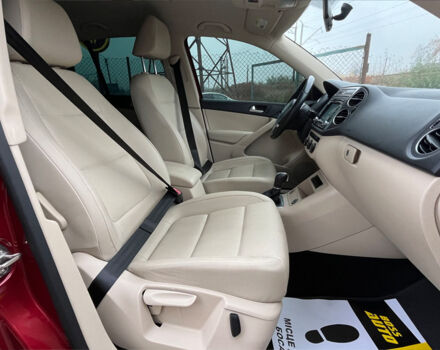 Красный Фольксваген Тигуан, объемом двигателя 2 л и пробегом 231 тыс. км за 12999 $, фото 20 на Automoto.ua