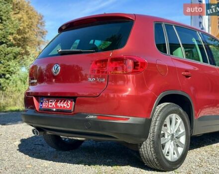 Красный Фольксваген Тигуан, объемом двигателя 2 л и пробегом 236 тыс. км за 12550 $, фото 30 на Automoto.ua