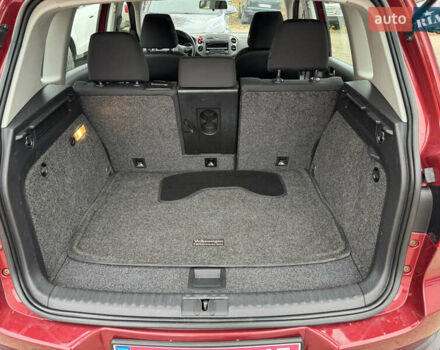 Красный Фольксваген Тигуан, объемом двигателя 1.98 л и пробегом 160 тыс. км за 12000 $, фото 17 на Automoto.ua