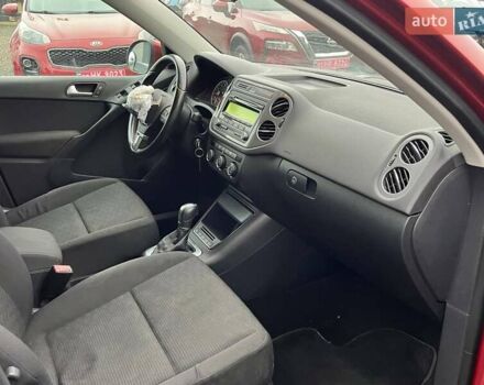 Червоний Фольксваген Тігуан, об'ємом двигуна 2 л та пробігом 142 тис. км за 7900 $, фото 15 на Automoto.ua