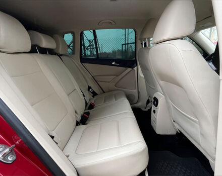 Красный Фольксваген Тигуан, объемом двигателя 2 л и пробегом 231 тыс. км за 12999 $, фото 18 на Automoto.ua