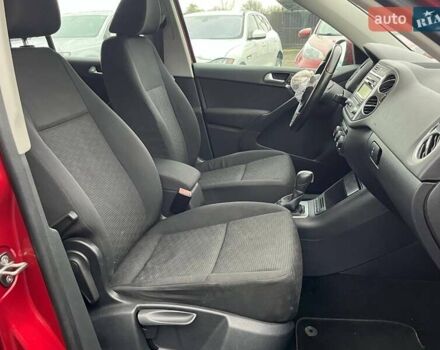 Червоний Фольксваген Тігуан, об'ємом двигуна 2 л та пробігом 142 тис. км за 7900 $, фото 18 на Automoto.ua