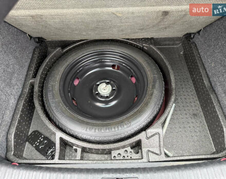 Червоний Фольксваген Тігуан, об'ємом двигуна 2 л та пробігом 140 тис. км за 11100 $, фото 7 на Automoto.ua