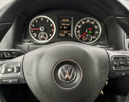 Червоний Фольксваген Тігуан, об'ємом двигуна 2 л та пробігом 140 тис. км за 11100 $, фото 16 на Automoto.ua