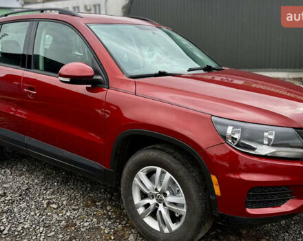 Червоний Фольксваген Тігуан, об'ємом двигуна 2 л та пробігом 140 тис. км за 11100 $, фото 2 на Automoto.ua