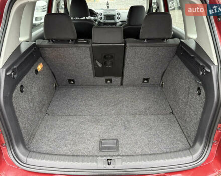 Червоний Фольксваген Тігуан, об'ємом двигуна 2 л та пробігом 140 тис. км за 11100 $, фото 8 на Automoto.ua