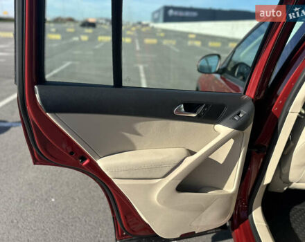 Красный Фольксваген Тигуан, объемом двигателя 1.98 л и пробегом 94 тыс. км за 13750 $, фото 15 на Automoto.ua