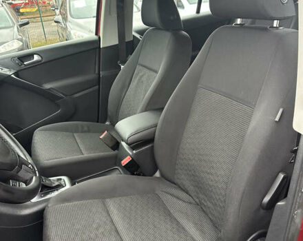 Червоний Фольксваген Тігуан, об'ємом двигуна 2 л та пробігом 140 тис. км за 11100 $, фото 30 на Automoto.ua