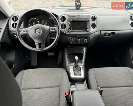 Червоний Фольксваген Тігуан, об'ємом двигуна 2 л та пробігом 140 тис. км за 11100 $, фото 9 на Automoto.ua