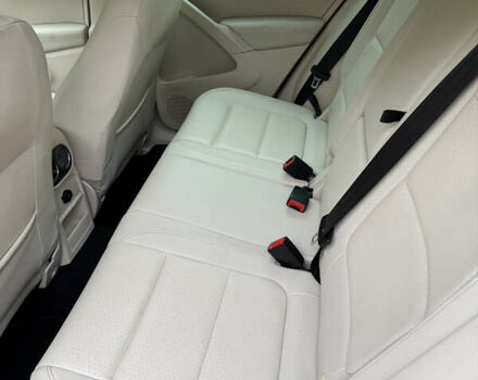 Красный Фольксваген Тигуан, объемом двигателя 2 л и пробегом 162 тыс. км за 14700 $, фото 19 на Automoto.ua