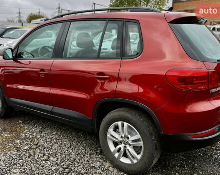 Червоний Фольксваген Тігуан, об'ємом двигуна 2 л та пробігом 140 тис. км за 11100 $, фото 5 на Automoto.ua