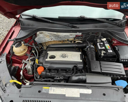 Червоний Фольксваген Тігуан, об'ємом двигуна 2 л та пробігом 140 тис. км за 11100 $, фото 12 на Automoto.ua